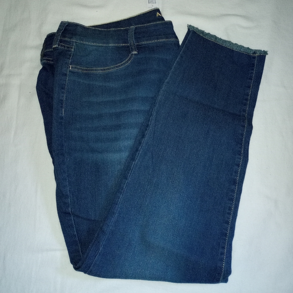 NWT ARIZONA JEAN CO - Plus 20 JUNIORS Medium Wash Denim Jeans  77% Cotton - Picture 6 of 13